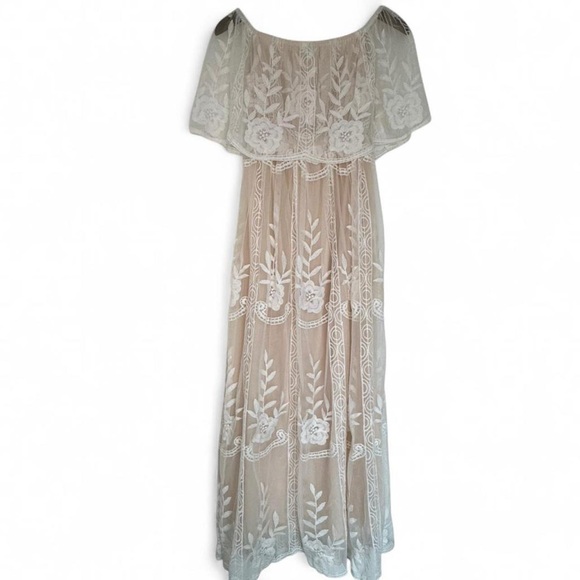 XS NWT Baltic Born Maxi Dress Off White Cream Lace Maxi Guinevere Off Shoulder - Picture 5 of 16